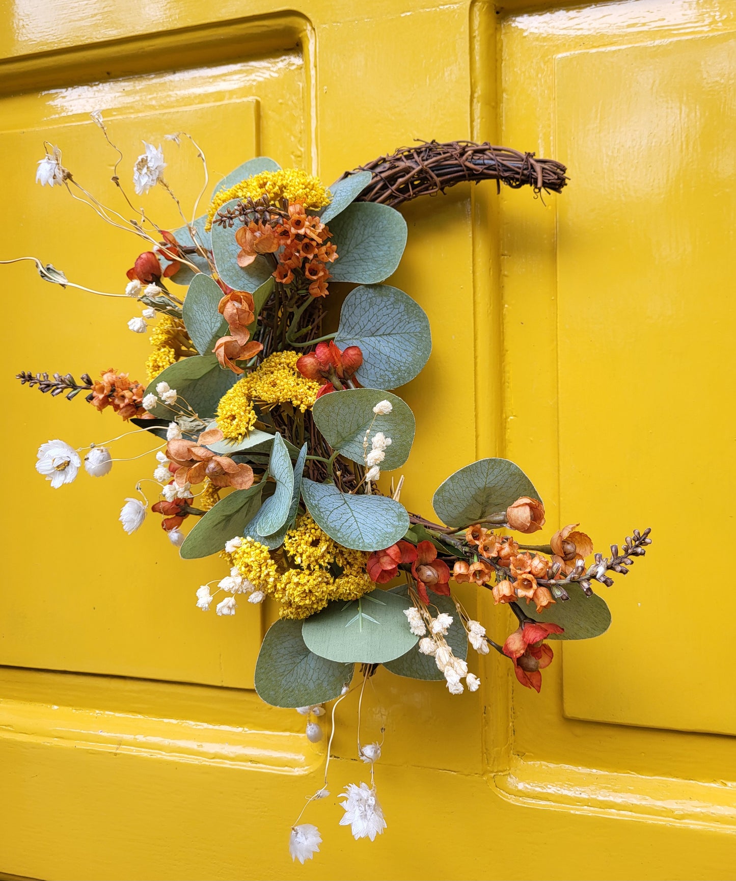 2025// AUTUMN CRESCENT WREATH // SUN 26 OCT