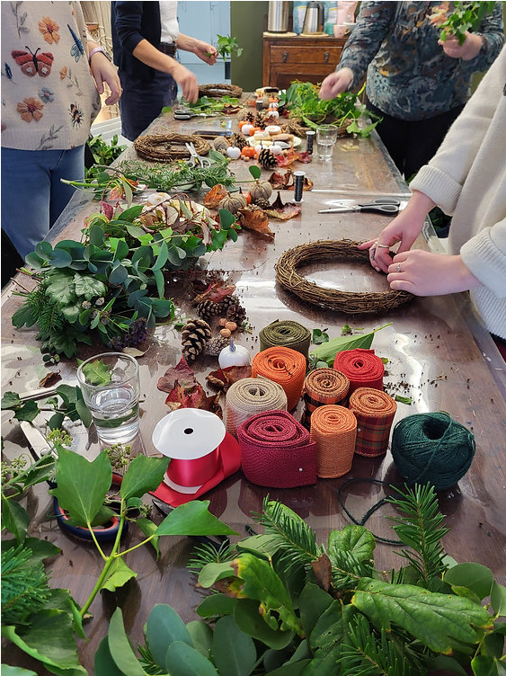2025// AUTUMN CRESCENT WREATH // SUN 26 OCT