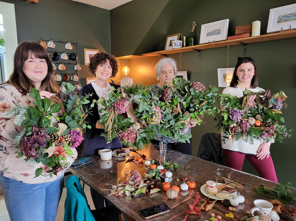 2025// AUTUMN CRESCENT WREATH // SUN 26 OCT