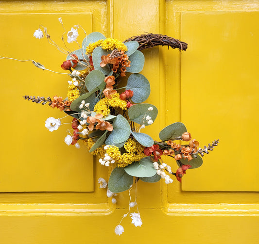 2025// AUTUMN CRESCENT WREATH // SUN 26 OCT