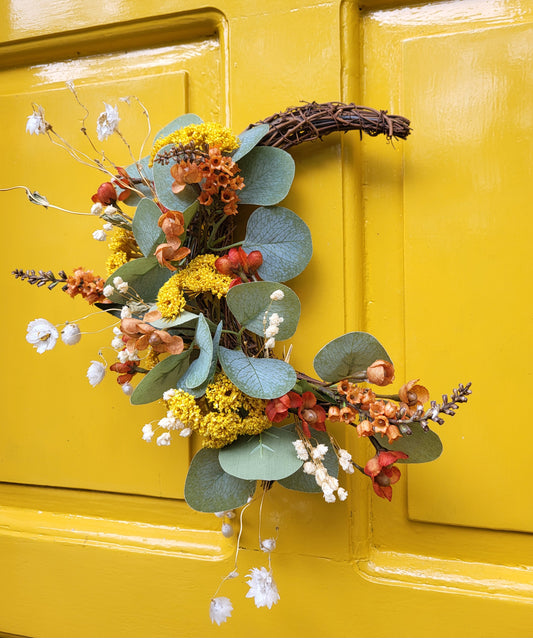 2025// AUTUMN CRESCENT WREATH // SUN 26 OCT